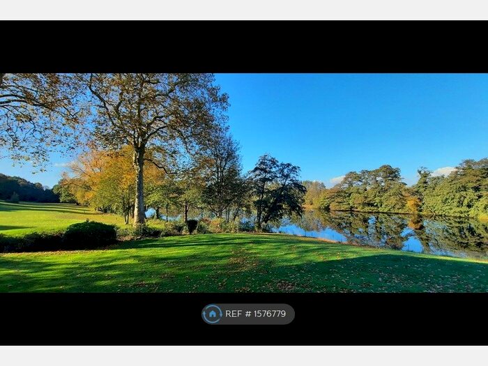 2 Bedroom Flat To Rent In Vale Road, Weybridge, KT13