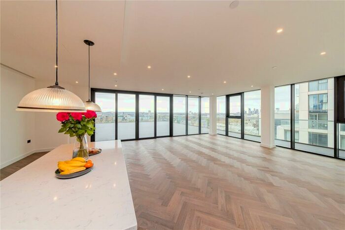 3 Bedroom Flat To Rent In Merino Gardens, Tower Bridge, E1W