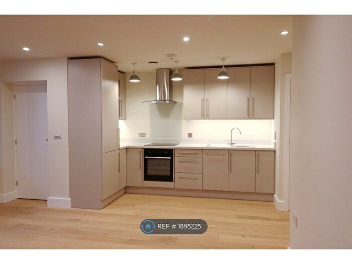 1 Bedroom Flat To Rent In Lower Street, Haslemere, GU27