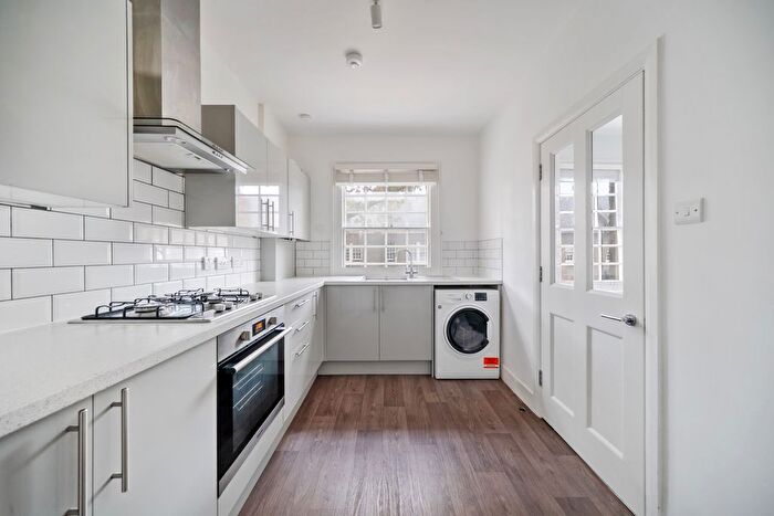 1 Bedroom Flat To Rent In Brettell Street, Walworth Village, London, SE17