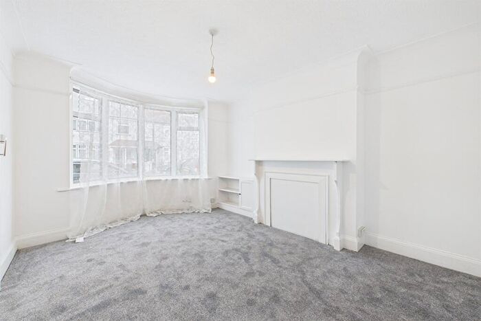 3 Bedroom Terraced House To Rent In Ashtree Avenue, Mitcham, CR4