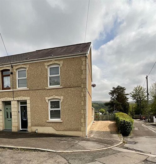 4 Bedroom Semi Detached House For Sale In Tabernacle Road, Glanamman, Ammanford, SA18