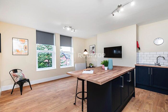 4 Bedroom House To Rent In Kelso Road, Leeds, LS2