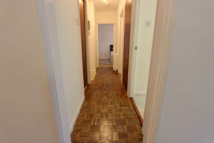 2 Bedroom Flat To Rent In Friern Park, London, N12