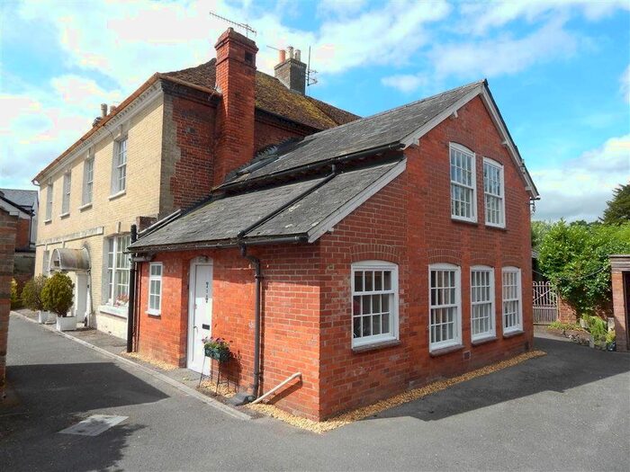 2 Bedroom Cottage To Rent In North Street, Wilton, SP2