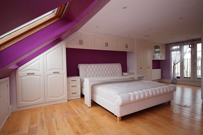 4 Bedroom Property To Rent In East Acton Lane, London, W3