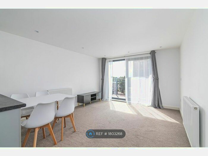 2 Bedroom Flat To Rent In Gabrielle House, Ilford, IG2