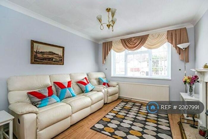 3 Bedroom Semi-Detached House To Rent In Barr Road, Gravesend, DA12