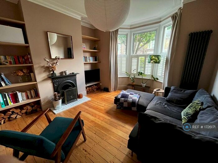 2 Bedroom Flat To Rent In Newport Road, London, E10