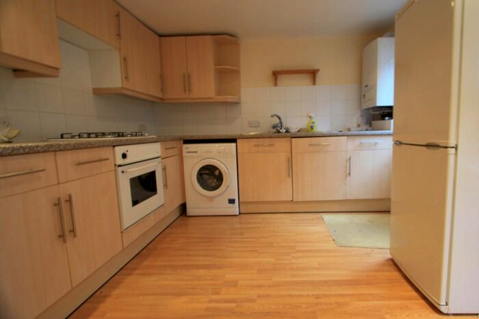 2 Bedroom Flat To Rent In Goodrich Road, London, SE22