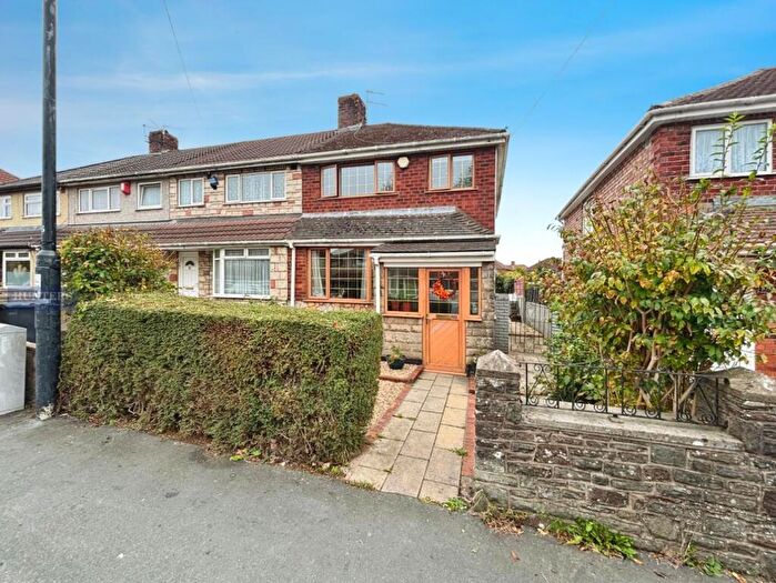 3 Bedroom End Of Terrace House For Sale In Leinster Avenue, Knowle, Bristol, BS4