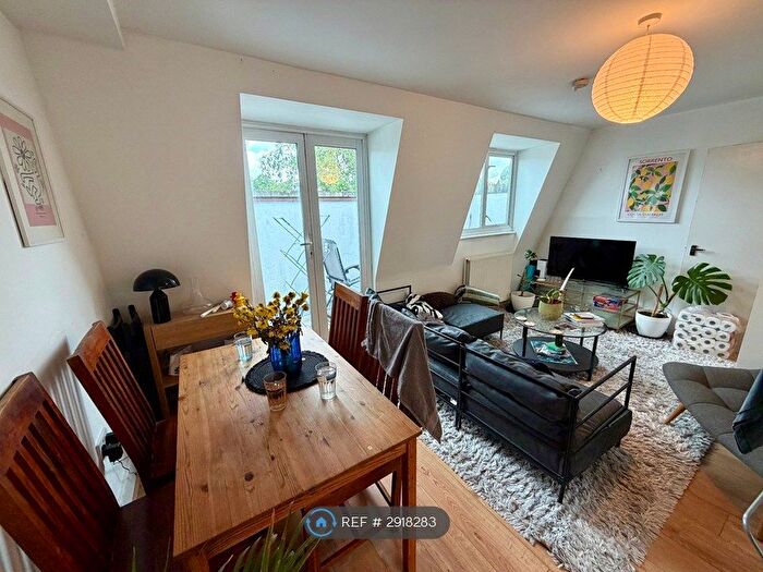 3 Bedroom Flat To Rent In Narford Rd, London, E5