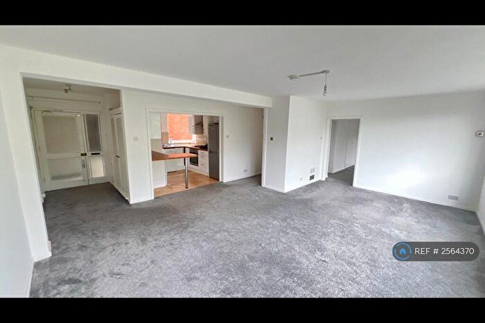 2 Bedroom Flat To Rent In Marlowe Court, London, SE19