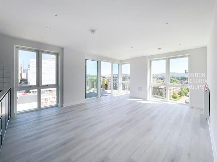 3 Bedroom Apartment To Rent In Cairncross House, Townsend Road, London, SE3