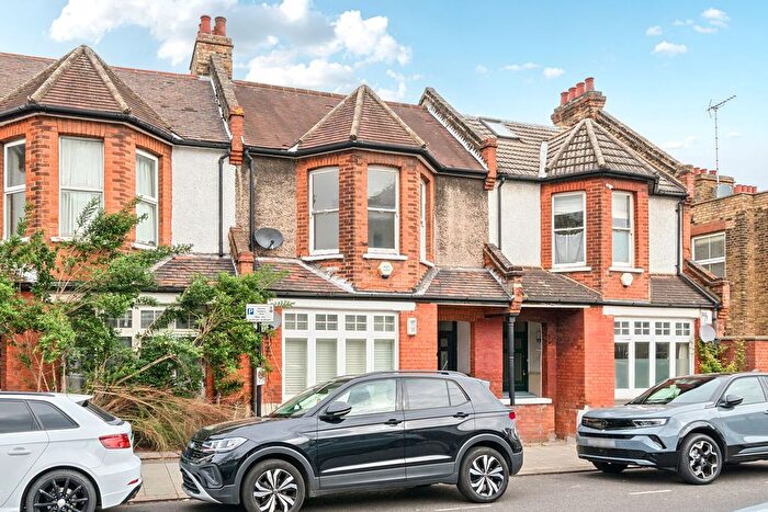 2 Bedroom Flat For Sale In Venetian Road, London, SE5