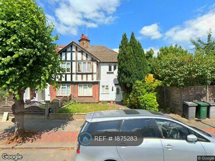 3 Bedroom Flat To Rent In Montpelier Rise, London, NW11