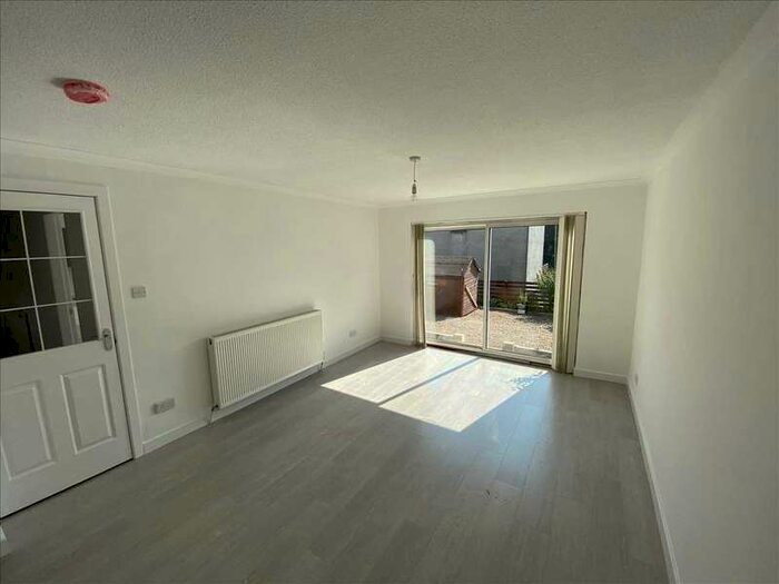 4 Bedroom Terraced House To Rent In Melrose Road, Greenfaulds