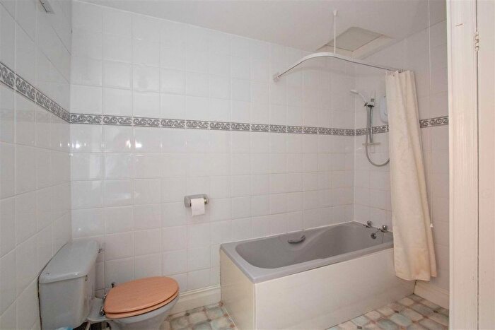 4 Bedroom Semi-Detached House To Rent In Thorpe Lea Road, Peterborough, PE3