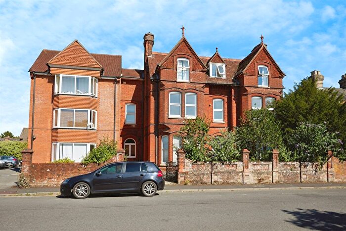 2 Bedroom Flat For Sale In Manor Road, Salisbury, SP1