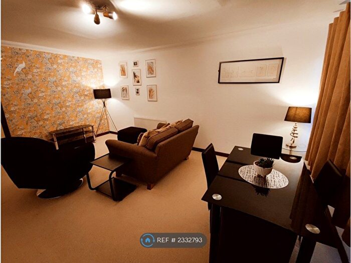 2 Bedroom Flat To Rent In Lymburn Street, Glasgow, G3