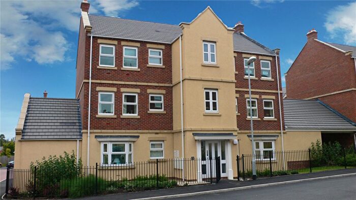 2 Bedroom Flat To Rent In Whitehall Drive, Wortley, Leeds, West Yorkshire, LS12