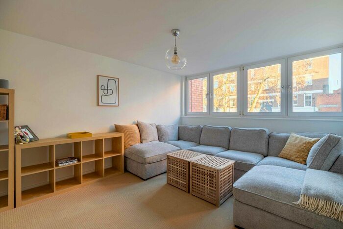 3 Bedroom Property To Rent In Adam Walk, Fulham, SW6