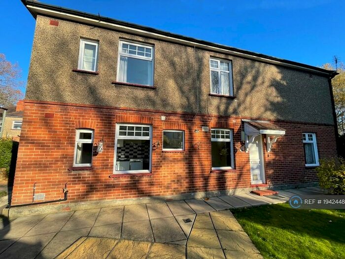 1 Bedroom Flat To Rent In Cowper Close, Bromley, BR2