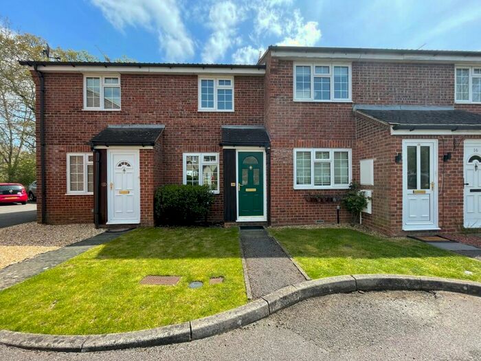 2 Bedroom Terraced House To Rent In Oakwood, RG24