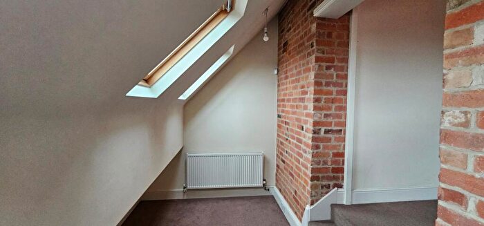 3 Bedroom Flat For Sale In Flat, Sandpiper House, Marhill Road, Nottingham, Nottinghamshire, NG4