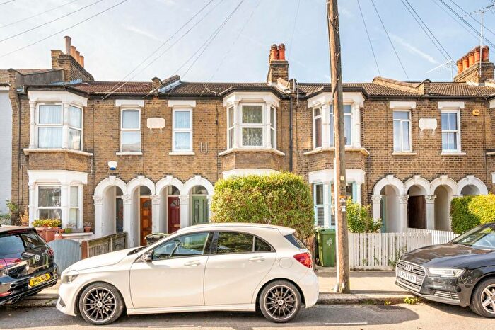2 Bedroom Flat To Rent In Francis Road, Leyton, London, E10