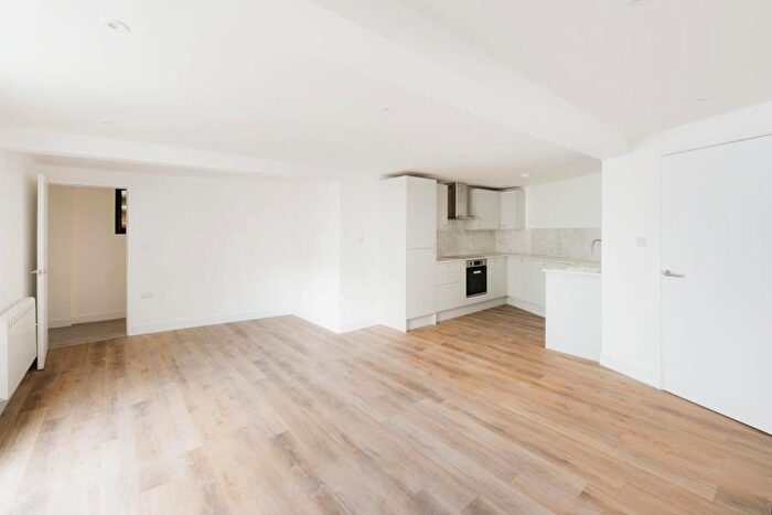3 Bedroom Flat To Rent In Gloucester Road - Bishopston, BS7
