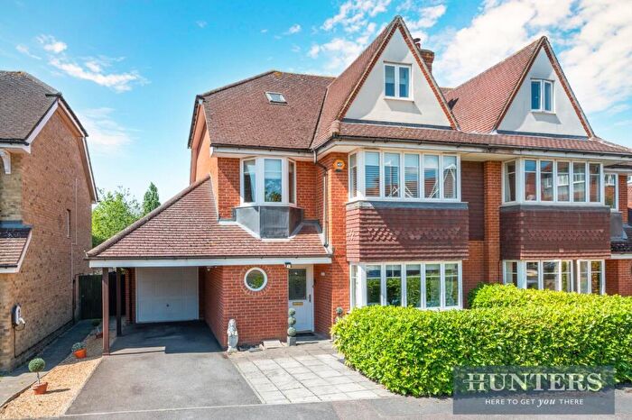 5 Bedroom Semi-Detached House For Sale In Lower Green Gardens, Worcester Park, KT4