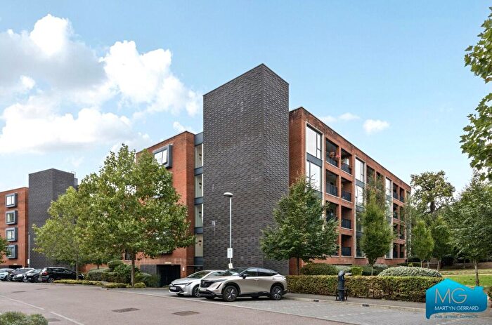 2 Bedroom Apartment For Sale In Ebony Crescent, Barnet, EN4