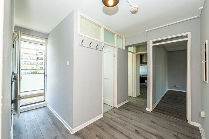 2 Bedroom Flat For Sale In Chippendale House, Churchill Gardens, Pimlico, London, SW1V