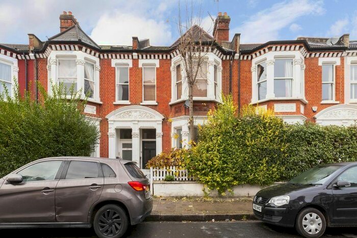 2 Bedroom Flat To Rent In Pennard Road, London, W12