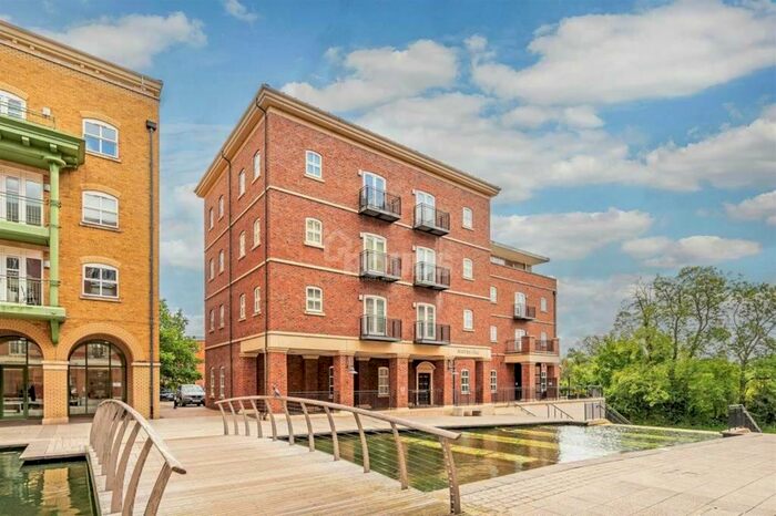 2 Bedroom Flat To Rent In Waters Edge, Waterside, Dickens Heath, Shirley, Solihull, West Midlands, B90