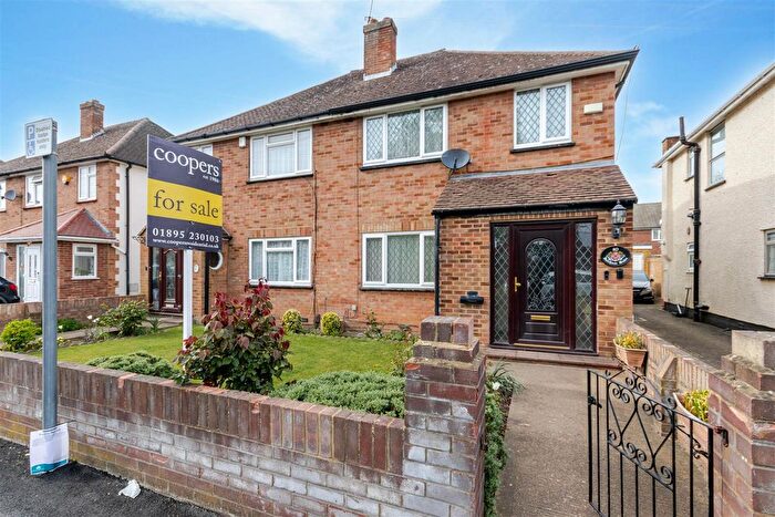 3 Bedroom Semi Detached House For Sale In Daleham Drive, Hillingdon, UB8