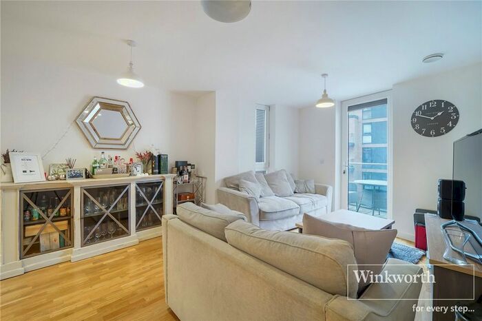 2 Bedroom Flat To Rent In Baltic Avenue, Brentford, TW8