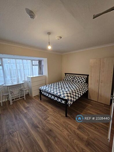 Studio To Rent In Macdonald Road, London, N11