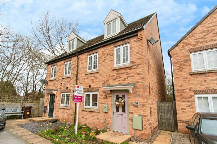 3 Bedroom Semi Detached House For Sale In Blenheim Way, Castleford, WF10