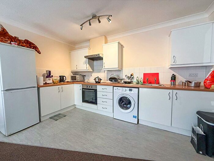 2 Bedroom Flat To Rent In Brook Court, Player Street, Nottingham, NG7
