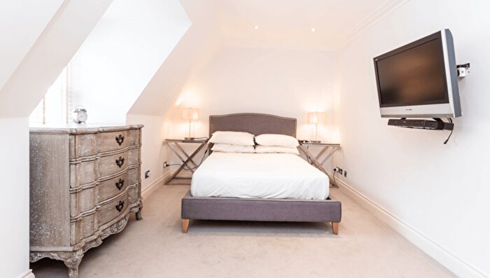 1 Bedroom Flat To Rent In Grosvenor Hill, London, W1K