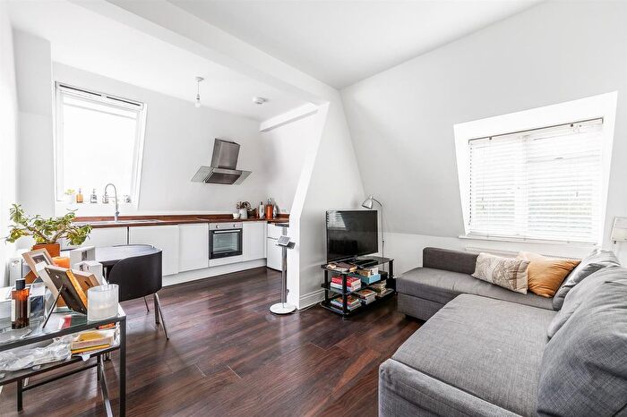 1 Bedroom Flat For Sale In Boston Manor Road, Brentford, TW8