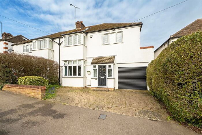 5 Bedroom Semi Detached House For Sale In Park Mount, Harpenden, AL5