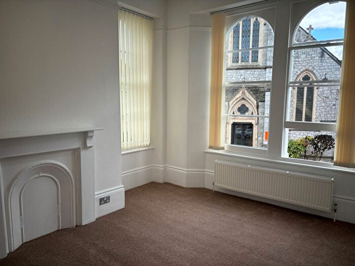 1 Bedroom Flat To Rent In Queen Street, Newton Abbot, TQ12