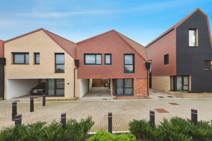 3 Bedroom End Of Terrace House For Sale In Cheshire Walk, Basildon, Essex, SS14