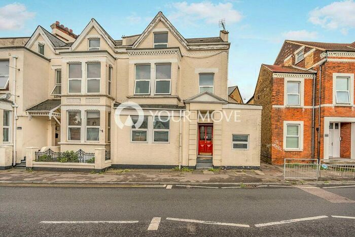 1 Bedroom Flat To Rent In Balmoral Road, Gillingham, Kent, ME7