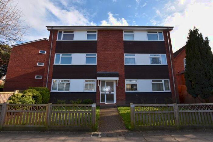 2 Bedroom Flat To Rent In Surbiton Hill Park, Surbiton, KT5