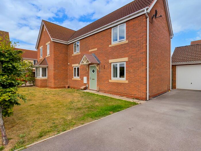 3 Bedroom Semi-Detached House To Rent In Woodheys Park, Kingswood, HU7