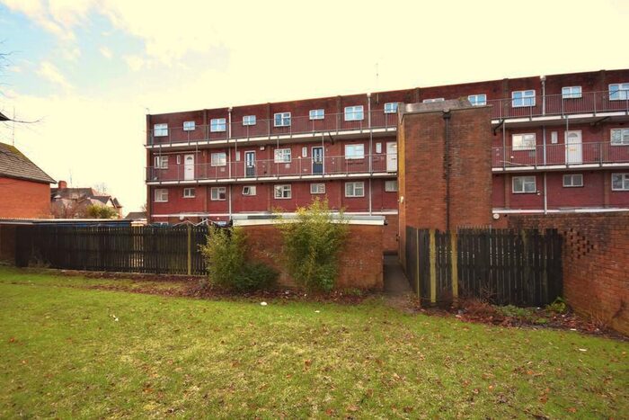 3 Bedroom Apartment To Rent In Salisbury Close, Penarth, CF64